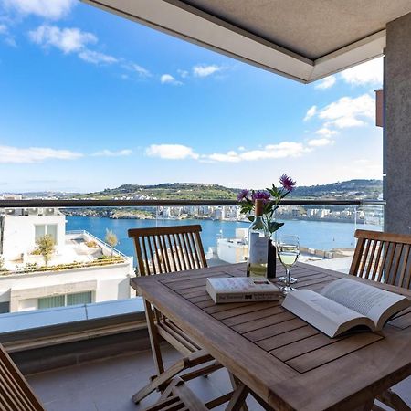 A Stunning Apartment With Spectacular Sea Views Сейнт Полс Бей Екстериор снимка