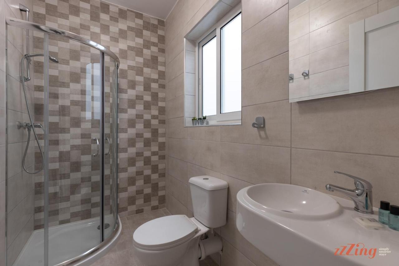 A Stunning Apartment With Spectacular Sea Views Сейнт Полс Бей Екстериор снимка