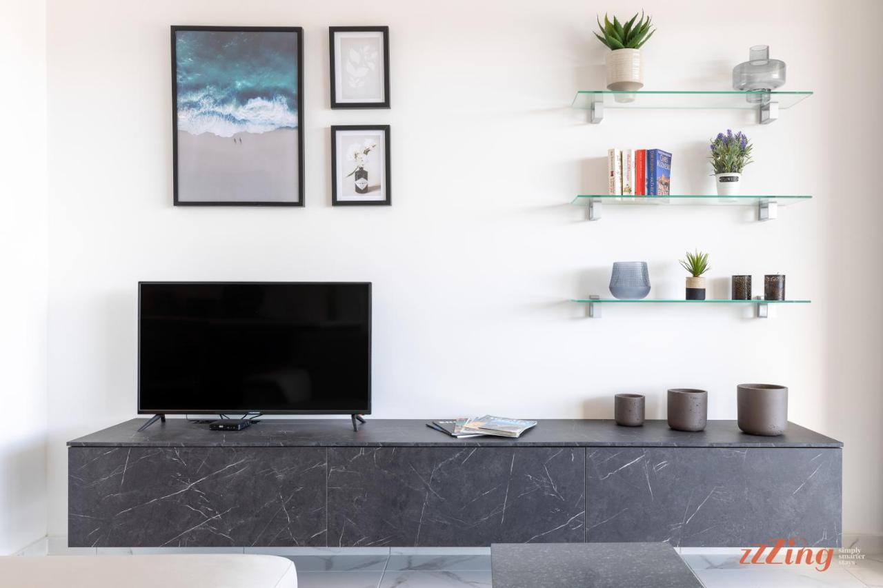 A Stunning Apartment With Spectacular Sea Views Сейнт Полс Бей Екстериор снимка