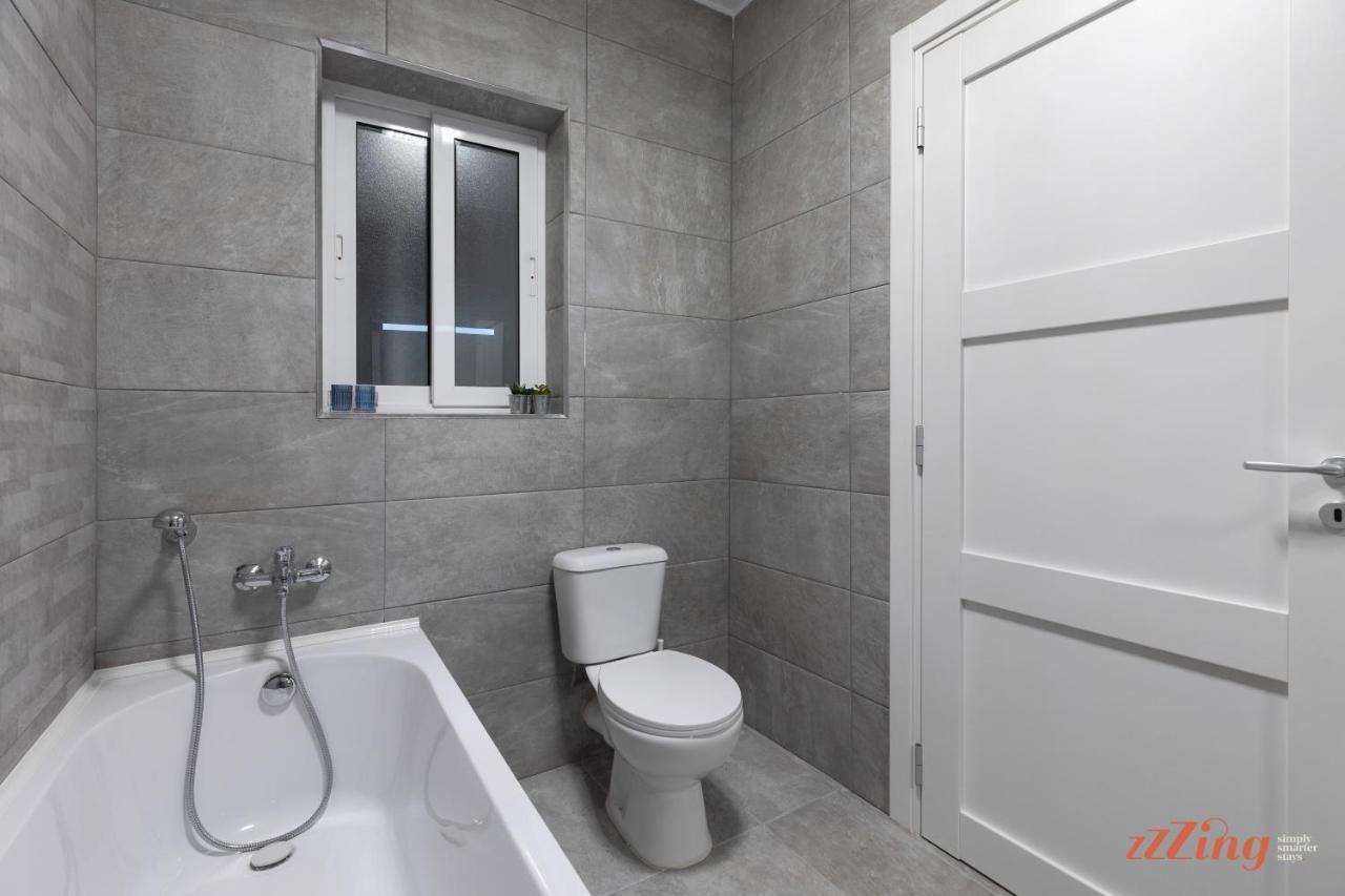 A Stunning Apartment With Spectacular Sea Views Сейнт Полс Бей Екстериор снимка
