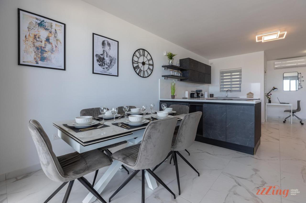 A Stunning Apartment With Spectacular Sea Views Сейнт Полс Бей Екстериор снимка