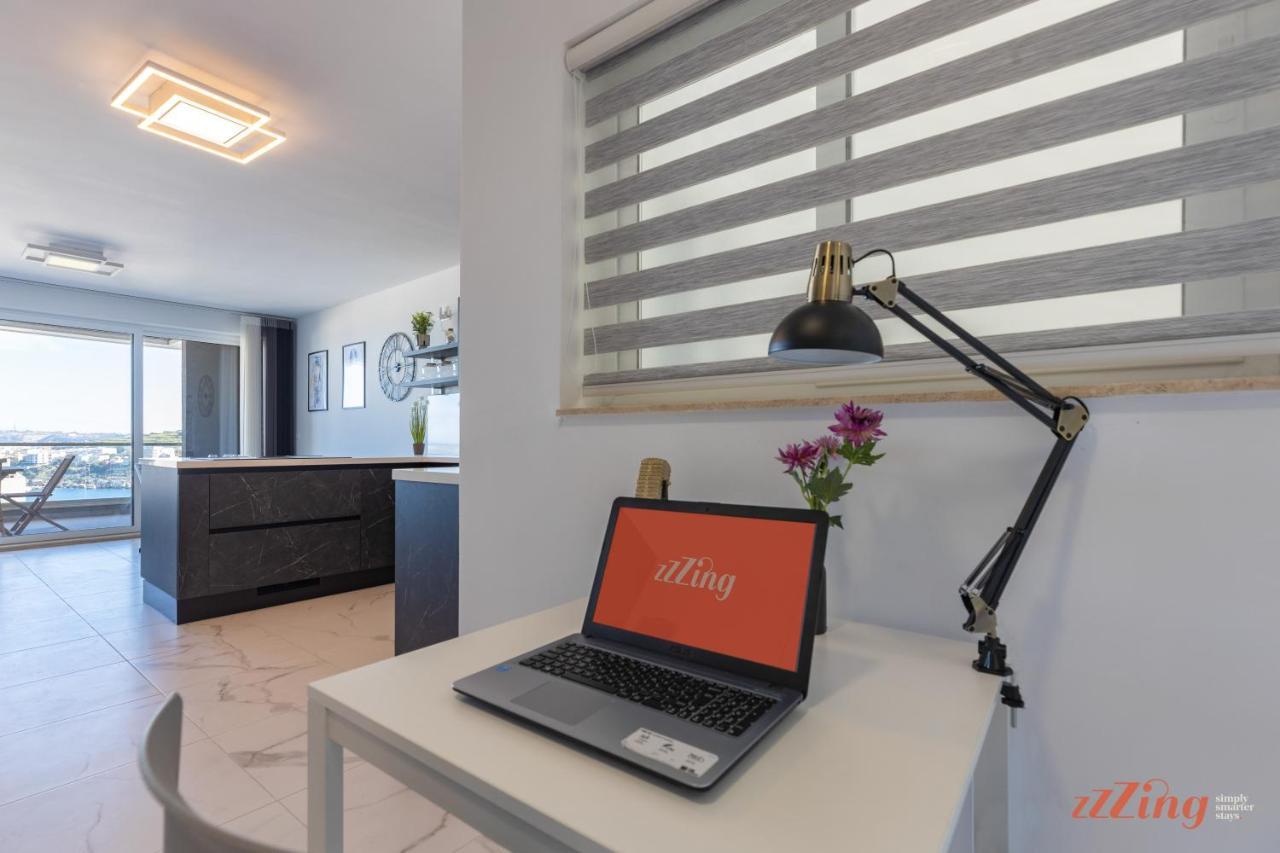 A Stunning Apartment With Spectacular Sea Views Сейнт Полс Бей Екстериор снимка