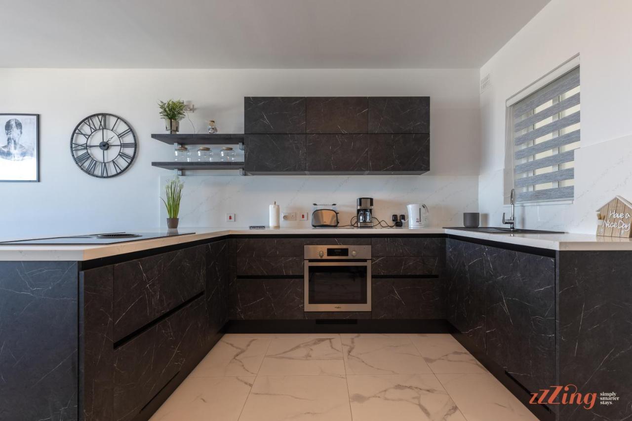 A Stunning Apartment With Spectacular Sea Views Сейнт Полс Бей Екстериор снимка